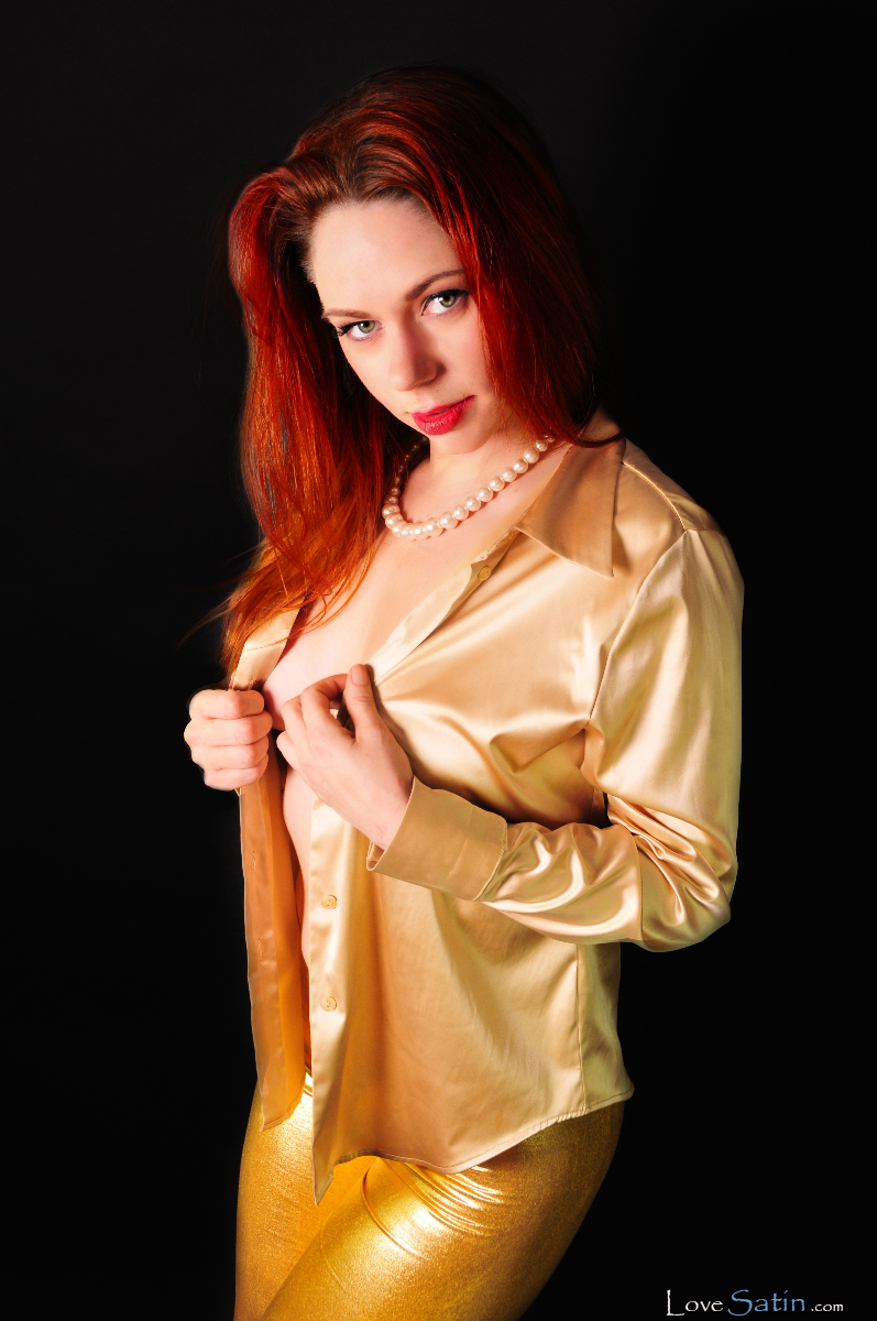 content/Hayley/Hayley-Gold-Satin/0.jpg